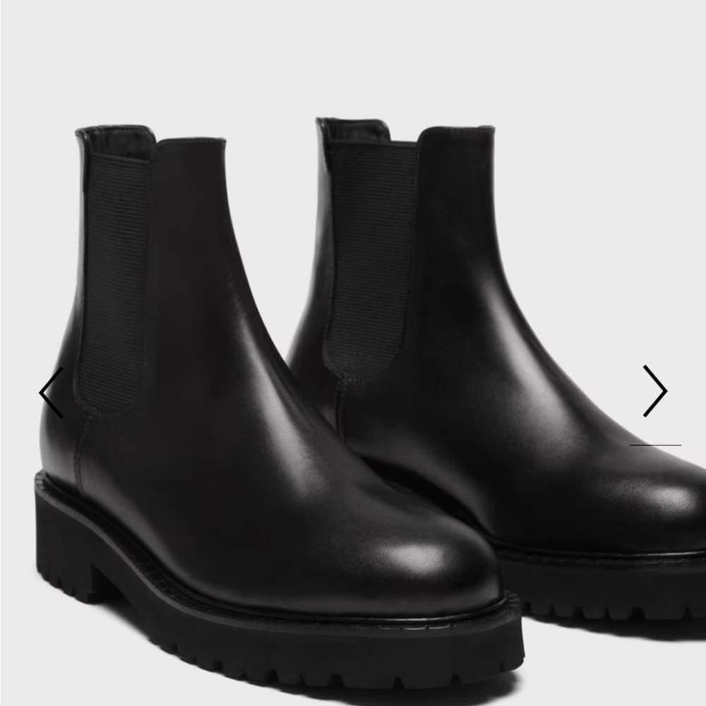 THEORY WOMEN'S CLASSIC BLACK LEATHER CHELSEA BOOTS
